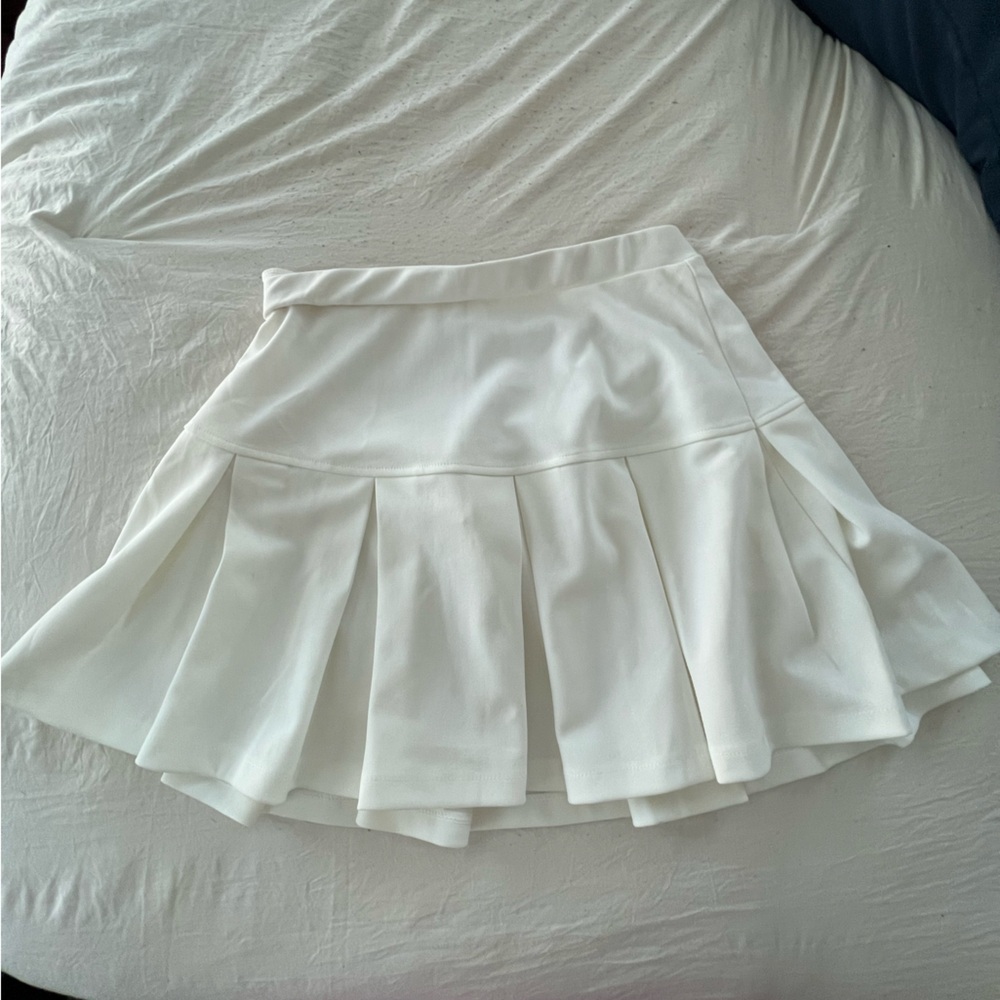 Mini white pleated skirt #miniskirt